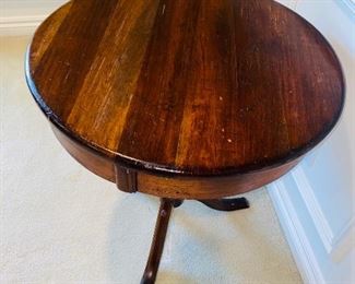 $150 ANTIQUE BERC ROUND TABLE (HAND-CRAFTED)
24” DIA x 27.5”H