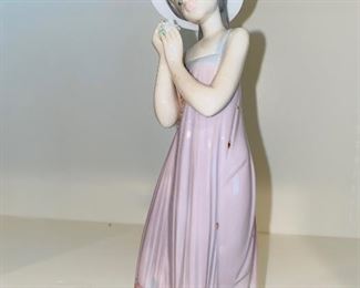 $30 LLADRO FIGURINE