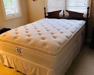 $300 QUEEN SEALY POSTURE POSTURE-x MACYS BED ULTRA PLUSH EURO PILLOW TOP MATTRESS AND BOXSPRING 
(LIKE NEW FROM GUEST BEDROOM)