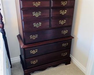 $120 WOODEN 5 DRAWER DRESSER / CHEST OF DRAWERS
35”L x 18”D x 49”H