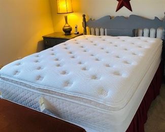 $190 SEALY PILLOW-TOP QUEEN SIZE MATTRESS AND BOXSPRING 
60”W x 80”L