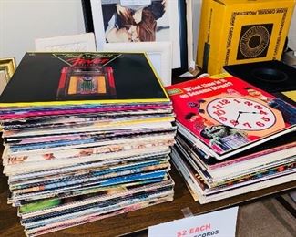 LARGE COLLECTION OF VINYL RECORDS