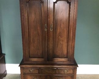 Widdecomb Dressing Cabinet 