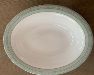 27. Wedgewood Juliet Bone China Mint Green 10 Place Settings and Serving Dish (Dinner, Salad, Bread, Cup & Saucer)
