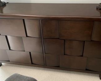 85. Huffman Koos 6 Drawer Contemporary Dresser (62'' x 17'' x 36'')