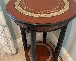 48. Accent Table (17'' x 28'')