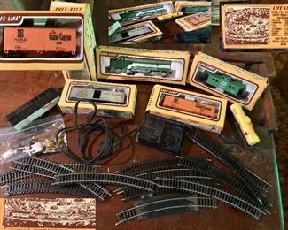 Vintage ‘Life-Like’ train lot: 6 cars, controller, tracks, accessories...