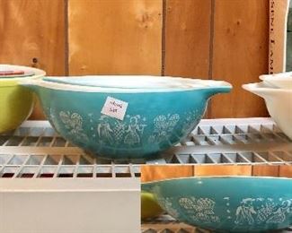 Vintage: Pyrex nesting sets (multicolor), Amish Butterprint turquoise Cinderella set, Avocado green Verde square Cinderella set