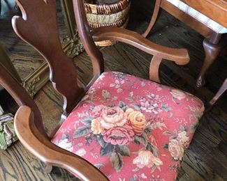 #34)  $400 -  Keller double pedestal Dining Table with 2 leaves and 8 Chairs.  Table pads included.  2 chairs are captain chairs with different upholstered seats.  6 chairs are side chairs.  Set shows some wear.  Smoke free home. 