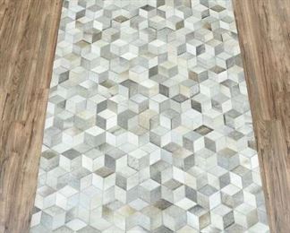 5X8' Hand-Tufted Natural Cowhide Silver Area Rug