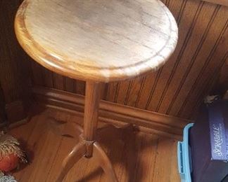 2. SMALL WOOD TABLE FOR PAINTING $10