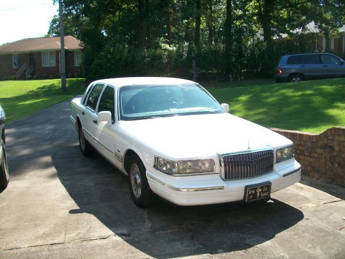 '96 Lincoln Town car 159K.  ALL offers will be considered, and subject to review by the owner.