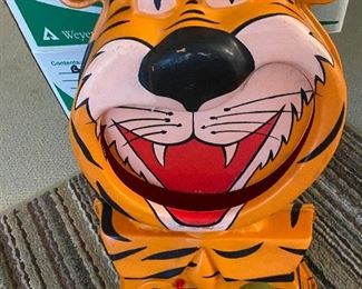 FUN HOUSE!! Vintage Tiger Skeetle Ball?