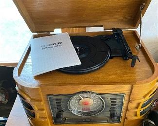 Crosley Phonograph/AM FM Stereo Old "Tyme"