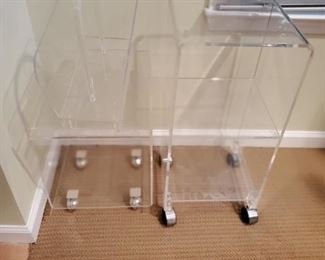 Plexiglass cubes on wheels