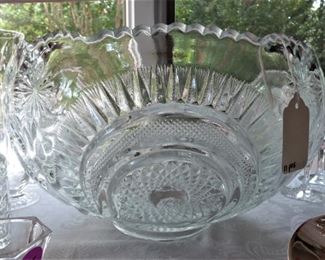 Antique Punch Bowl : Slewed Horseshoe pattern with 12 cups & ladle