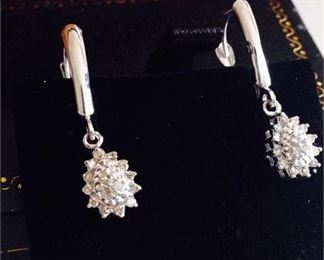 77. 14K White Gold Diamond Drop Earrings