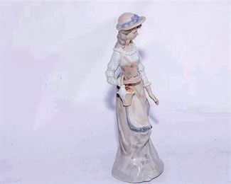 96. Rare Victorian Porcelain Lady Sound of Music Box