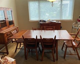Our Lovers will love this incredible Cushman Colonial Creations furniture for sale in Seattle, Washington. Please PM us, call/text 518-944-0256 or email stephaniejd1@icloud.com. 
* We have a lovely, early Cushman table, 48” x 35”, without extensions. Leaf extensions add 12 inches onto each end.  We have 5 Crown Back Chairs(#4125) and 1 Crown Back Arm Chairs.
Buyer is responsible for pick up in Seattle, WA. 
Please contact Stephanie Daly at 518-944-0256 or email stephaniejd1@icloud.com
Thank You!!