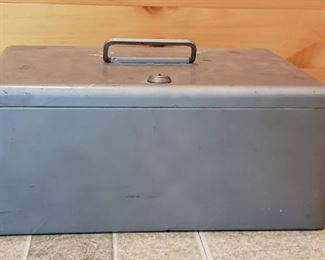 Small metal box (no key)