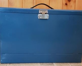 Metal file carrying case with key