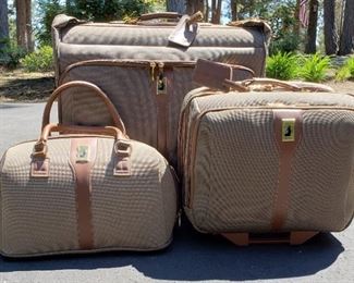 London Fog luggage set