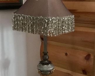 Nice table lamp w/fringed shade