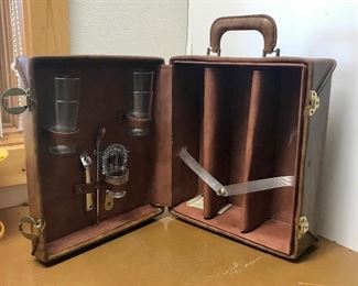Vintage portable cocktail case