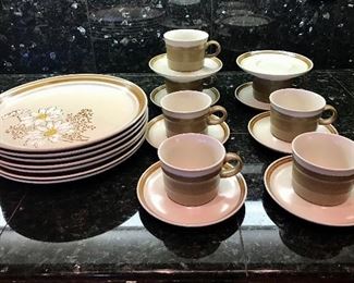 Country Manor "Upsy Daisy" dish wares