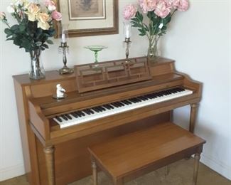 Beautiful console piano and bench by Cable- Nelson. In excellent condition
