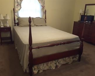 Beautiful mahogany four post bed and mattress set