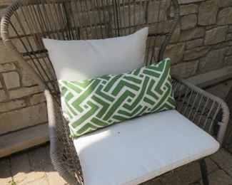 PAIR OF MODERN PATIO STRING CHAIRS W/ SIDE TABLE