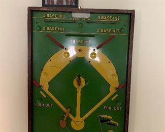 Vtg wolverine “ Pennant Winner” Pittsburgh baseball game with cast iron players. 