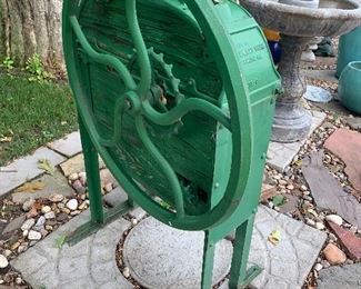 Vintage John Deere corn sheller. Moline IL