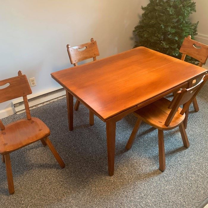 Hi Everyone,
It’s a terrific Friday here! That’s because we are thrilled to be featuring a stunning #cushman table and chairs!! It’s located in Terrytown, CT. Here’s the scoop. 
It is a Cushman draw top table, #4-40. It measures 4’ with the leaves slide underneath and 6’ with the leaves out. It is 36” wide and 29” tall. Also included are 4 Cushman Malden chairs, #4-24. It will complete your dining area!!
Special Price! Contact Stephanie via PM or call/text 518-944-0256! Thank you!!