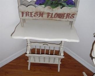 Magazine Rack with Table Top