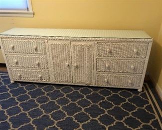 Beautiful wicker furniture, excellent condition 