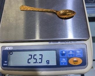 22k Gold spoon. Jeweler tested. 