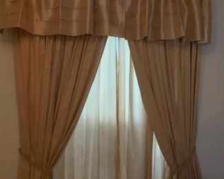 beautiful gold lined curtains w/gold sheer backdrop