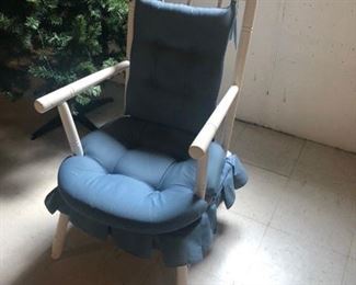 Cottage style white chair 