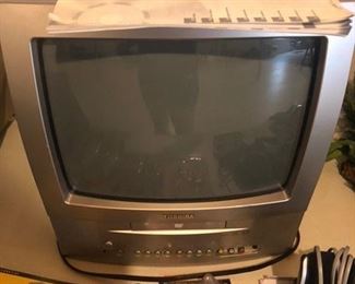 Nice 13” vcr combo tv
