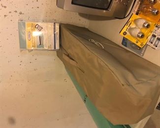 Pack and play like new 