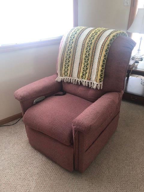 Reclining lift chair