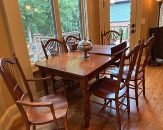 Tom Seely dining set with 2 leaves 
