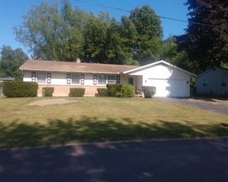 Beautiful Lakeview Ranch home with Oriental Decor and pieces and MCM!