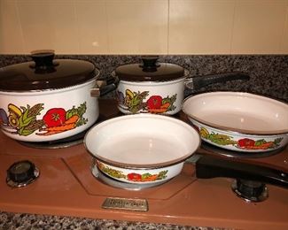 Fingerhut 1975 Vegetable Pattern Pots and Pans 