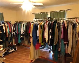 Women’s clothing, mostly size small