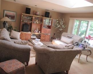 Stunning Klaussner Living Room Suite 