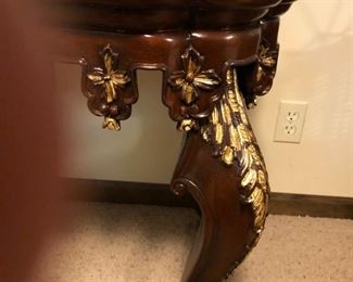 Example of the detail and workmanship on this high quality table