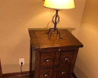 A 5-drawer chest with a lamp